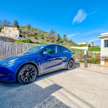 Moderne Avec Piscine Privee - Proche De * Carros
