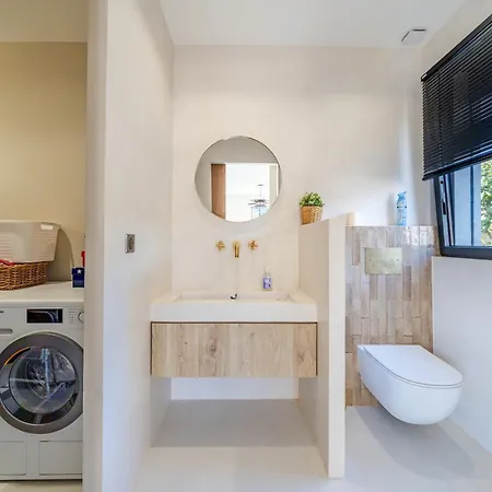 Moderne Avec Piscine Privee - Proche De