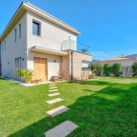 Moderne Avec Piscine Privee - Proche De Villa
