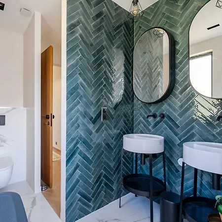 Moderne Avec Piscine Privee - Proche De