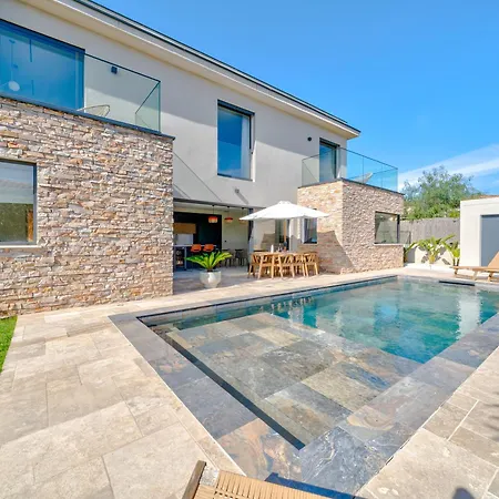 Moderne Avec Piscine Privee - Proche De Carros
